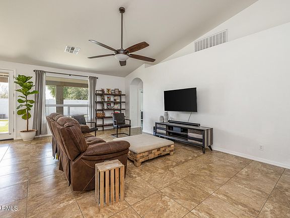 4th image of 40260 N OXFORD Way