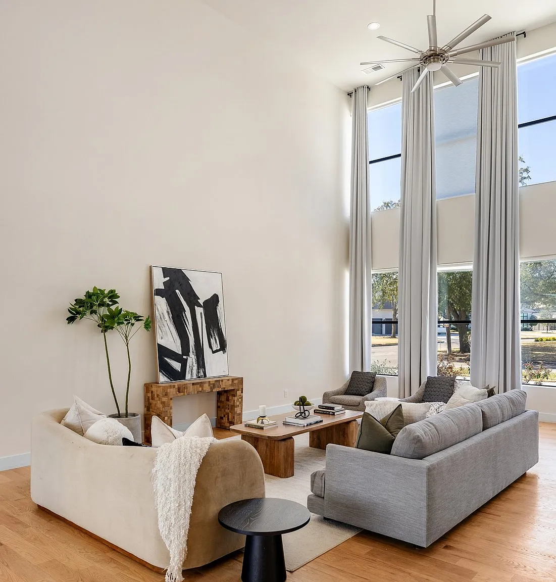 6 bed, 6.5 bath, 6411 sqft, $12,000 — Photo 4