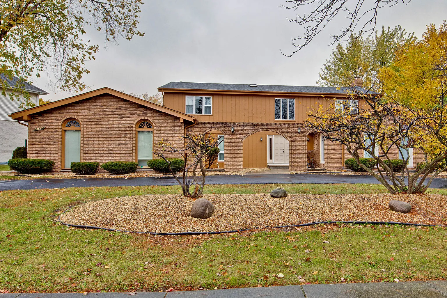 3023 Bonnie Brae Cres photo 1