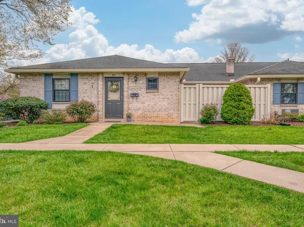 40 Valleybrook Dr, Lancaster, PA 17601