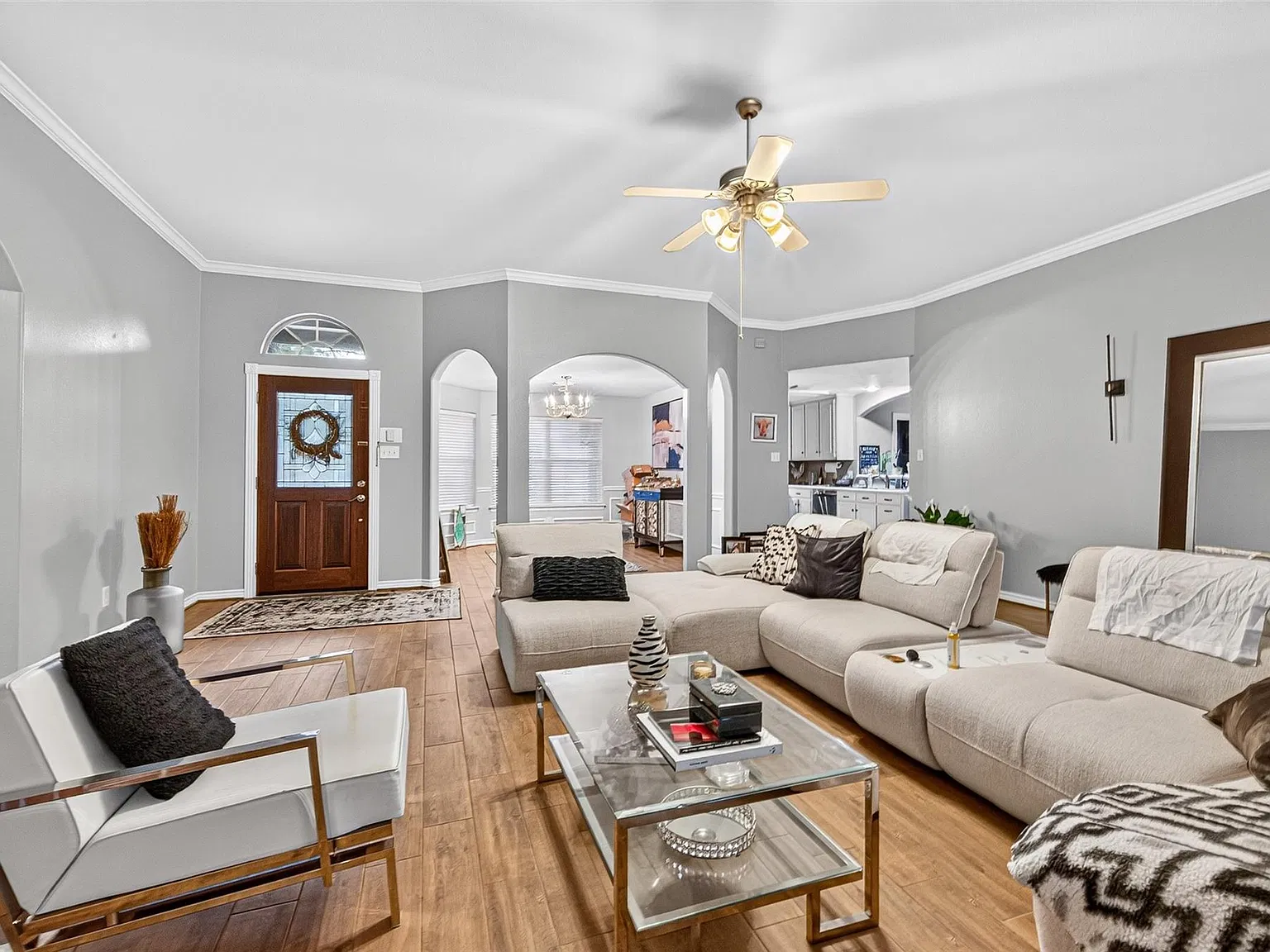 3 bed, 2.0 bath, 1822 sqft, $2,200 — Photo 3