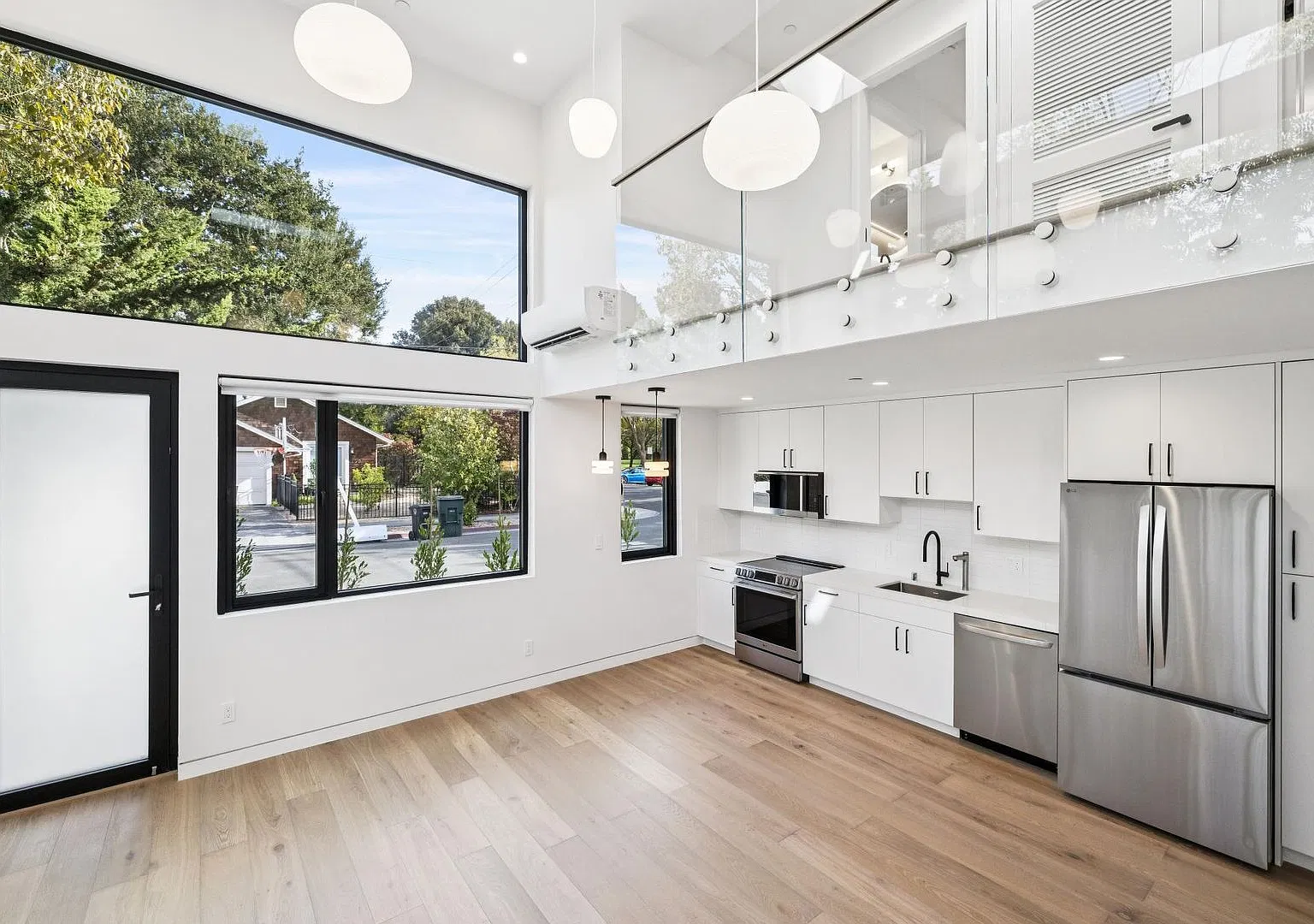 Contemporary 2 Bedroom Home Available in Old Palo Alto Available Now! — Photo 1
