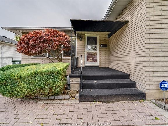 3rd image of 2511 Armstrong Ave