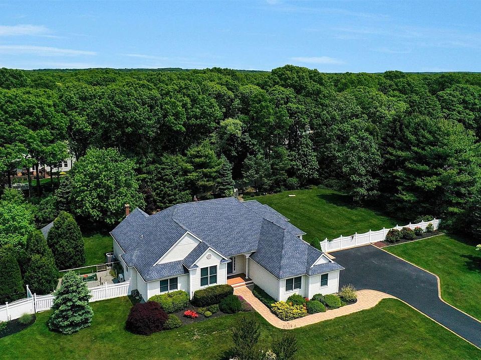 39 Hidden Pond Path, Wading River, NY 11792 Zillow