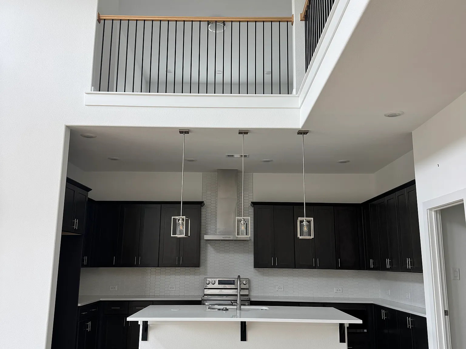4 bed, 3433 sqft, $3,500 — Photo 2