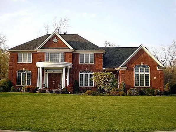 6699 Westminster Dr, East Amherst, NY 14051