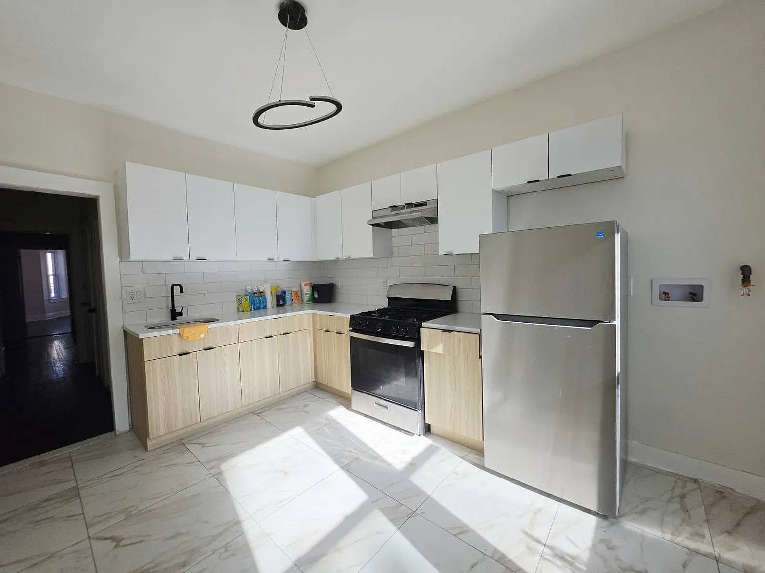 3 bed, 1000 sqft, $2,600 — Photo 1
