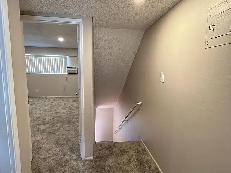 1026 Grover Ave — Photo 2