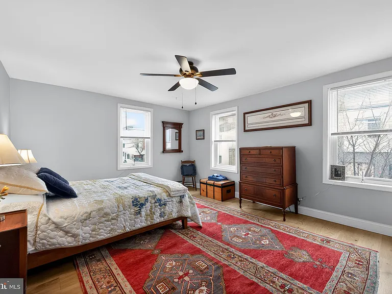 2100 E Dauphin St — Photo 20