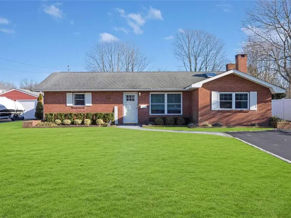 573 Peter Paul Drive, West Islip, NY 11795