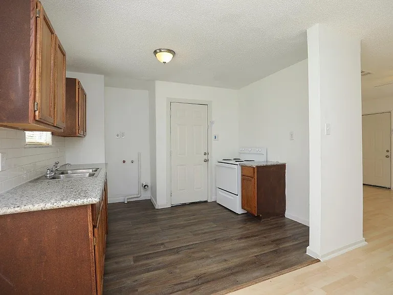 5418 Myrtlewood St — Photo 4