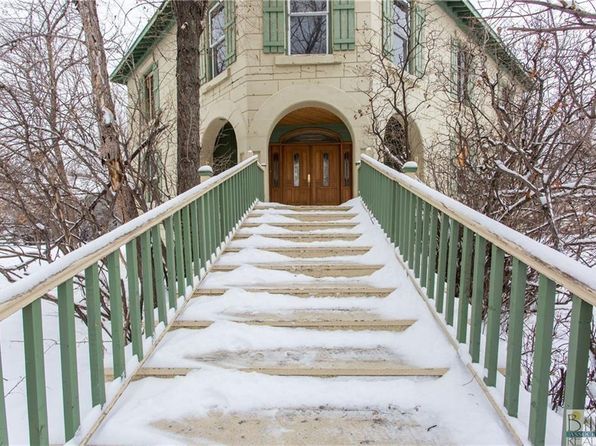 425 1st St W, Roundup, MT 59072