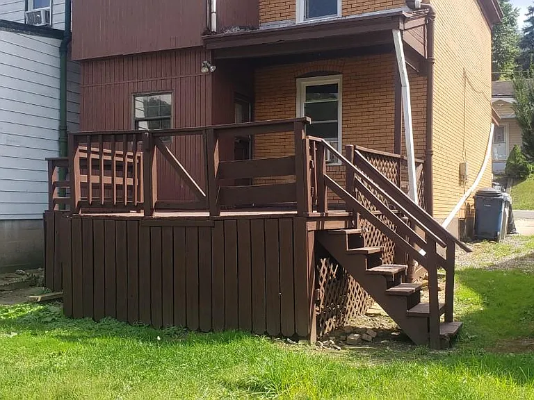 20 Beyrleye Ave — Photo 5