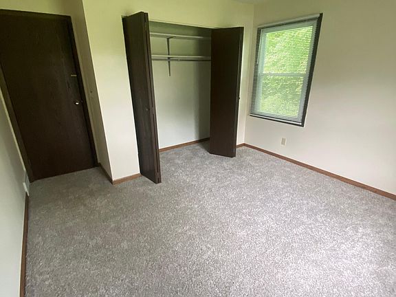 3rd image of 1806 Russell Rd