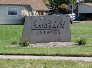 1852 Autumn Rdg, Pekin, IL 61554