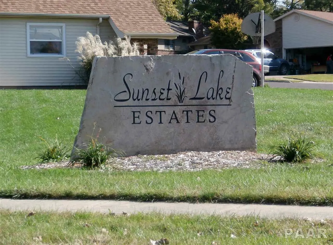 1908 N Lake Ct photo 1