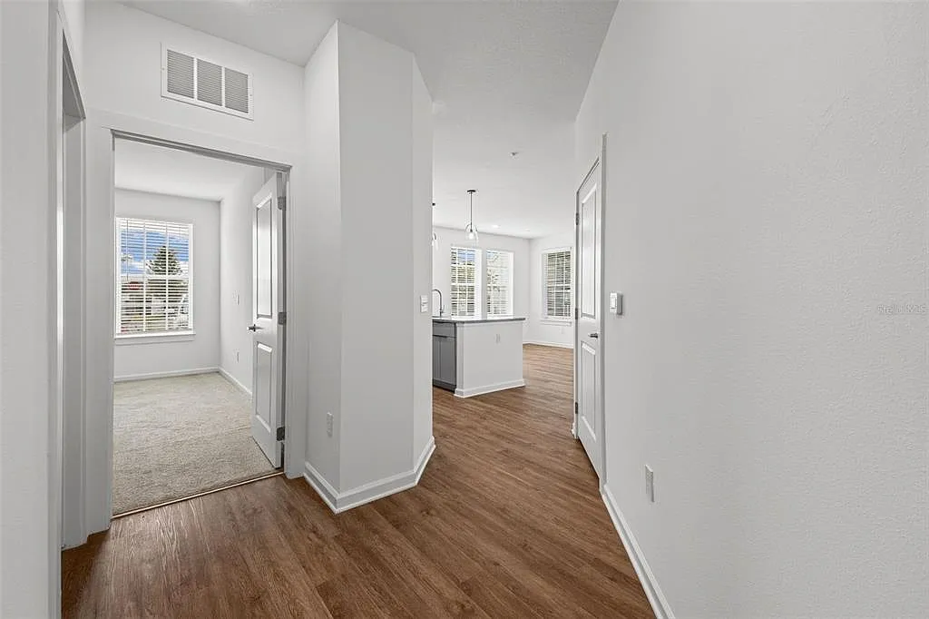 2 bed, 2.0 bath, 1200 sqft, $2,359 — Photo 3