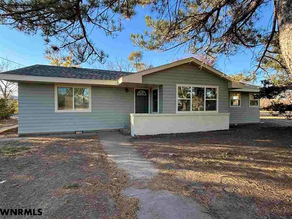 709 W 4th St, Bridgeport, NE 69336