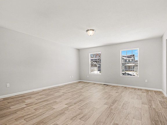 4th image of 3216 Falling Oak Dr