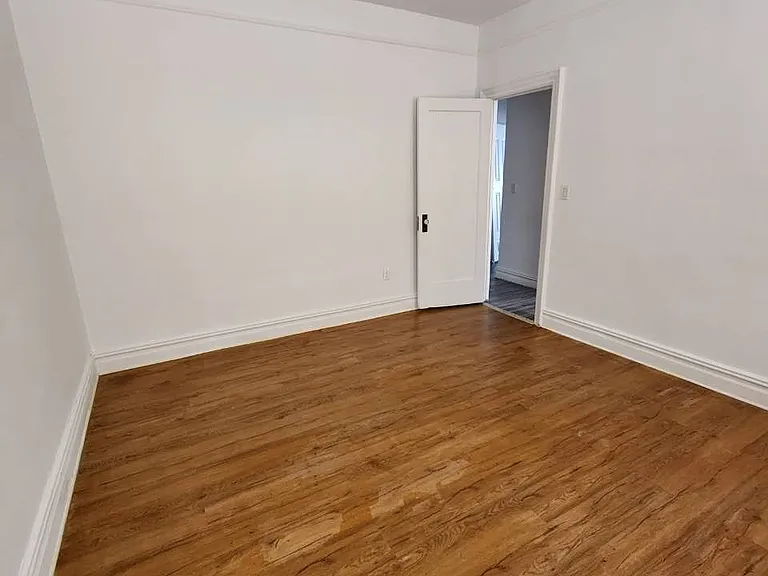 2030 E 12th St #1F — Photo 15