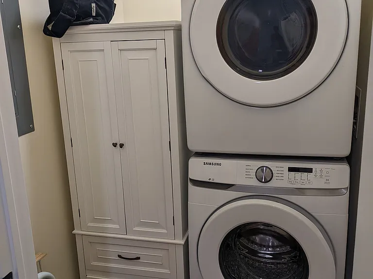 Washer / Dryer Large Format & Linen Cabinet