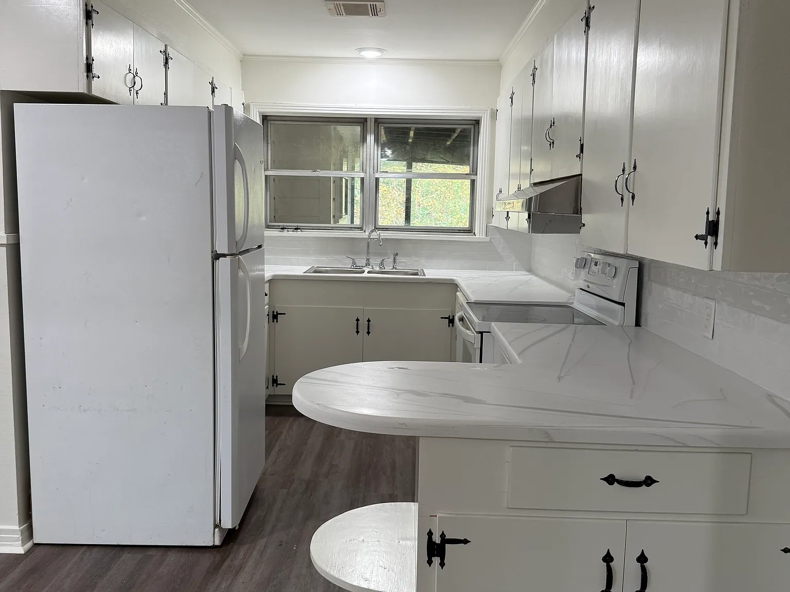 4 bed, 2139 sqft, $1,800 — Photo 4