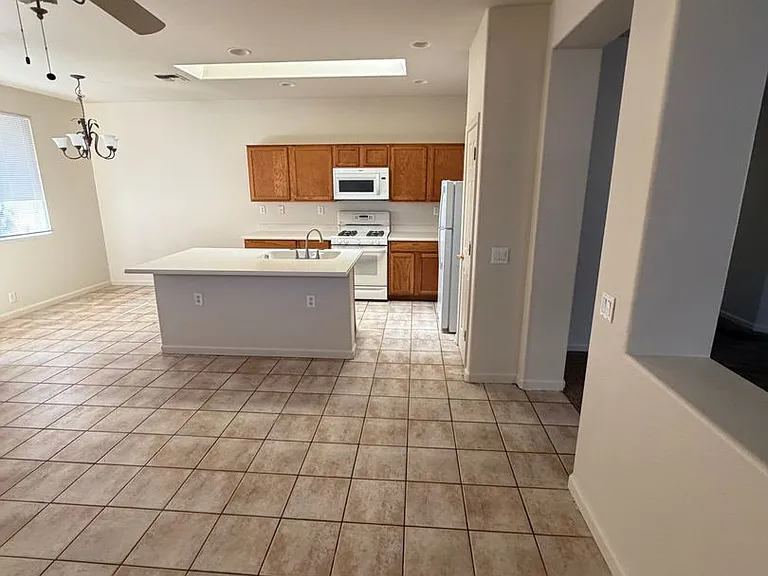 3533 Santiago Ave — Photo 4