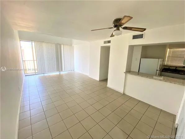 110 Fontainebleau Blvd APT 404, Miami, FL 33172