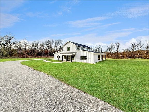 2nd image of 127 NW 1050th Rd