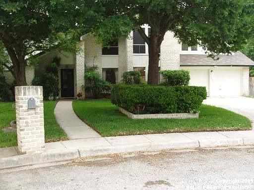 Great Curb Appeal!