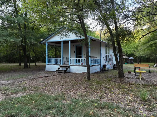 653 Park St, Ladonia, TX 75449