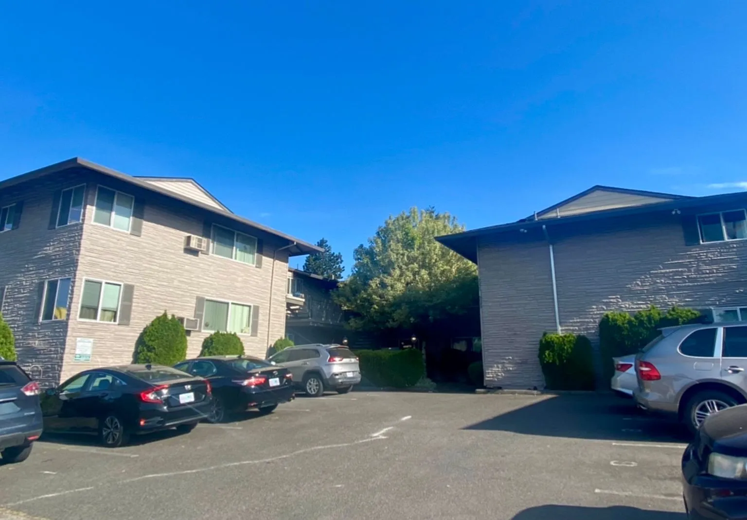 Spacious Montavilla 2 Bedroom Top Floor/ Corner Unit Apartment W/ A/C And Off Street Parking~ Pet... — Photo 2