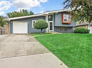 2312 E Beck Rd, Lindenhurst, IL 60046