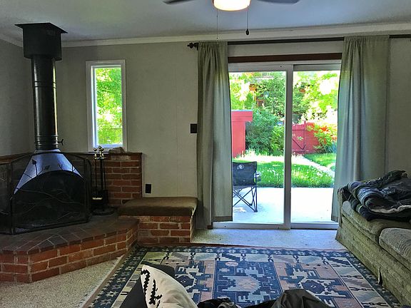 Real woord burning fireplace, one of two living rooms