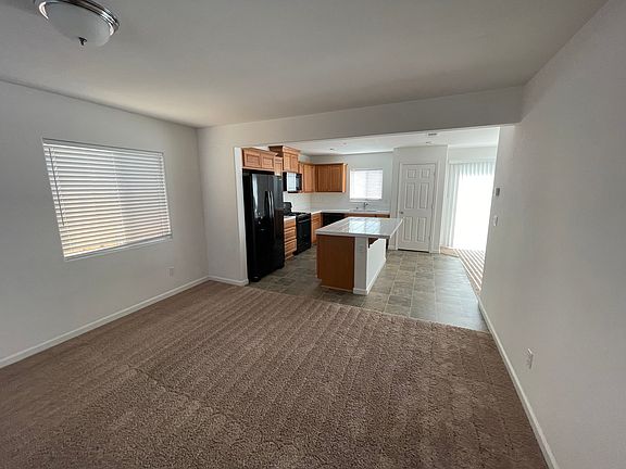 4th image of 385 Ostrander Ave
