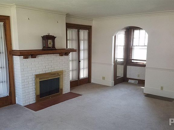 2nd image of 2600 W Kenwood Ave