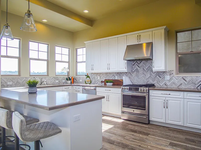 1005 Canyon Ln — Photo 10