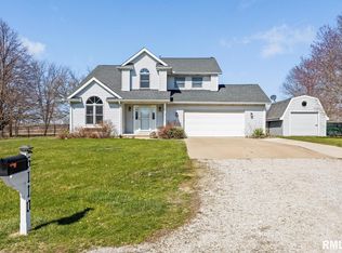 6110 Hartford Dr, Pekin, IL 61554