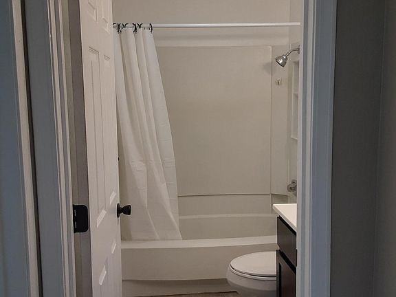 3rd image of 5-906 E D St #5