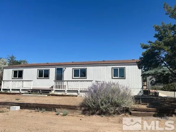 21 W Lemos Ln, Yerington, NV 89447