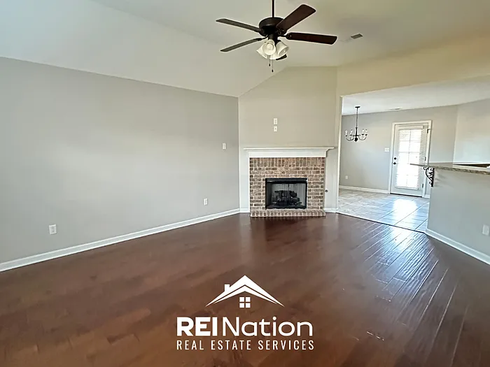 3 bed, 2.0 bath, 1597 sqft, $1,845 — Photo 3