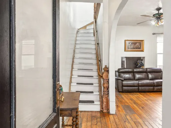 7 Sylvan Court image 2 of 18