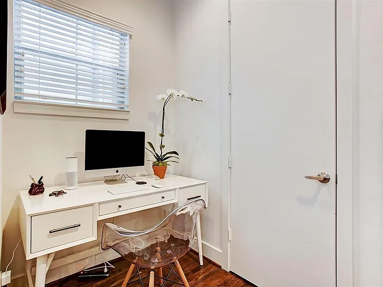 1118 Columbus St #A — Photo 11