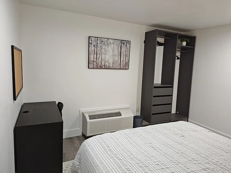 200 W Walnut St #4 — Photo 7