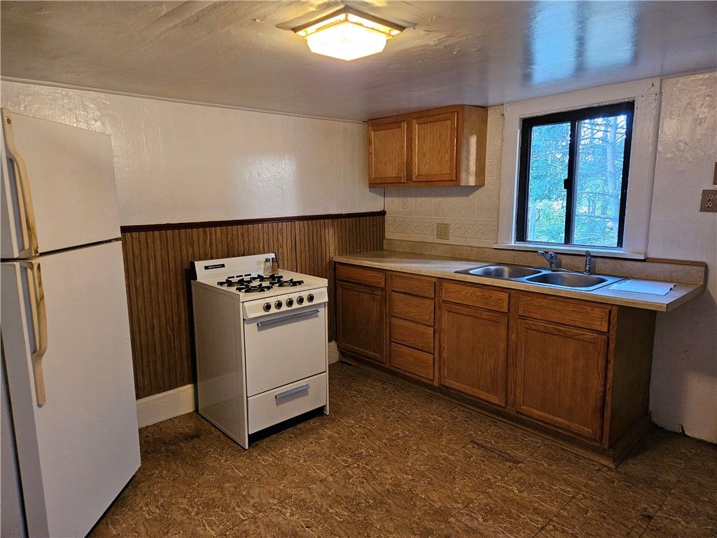 Apartment in Beaver Falls - More