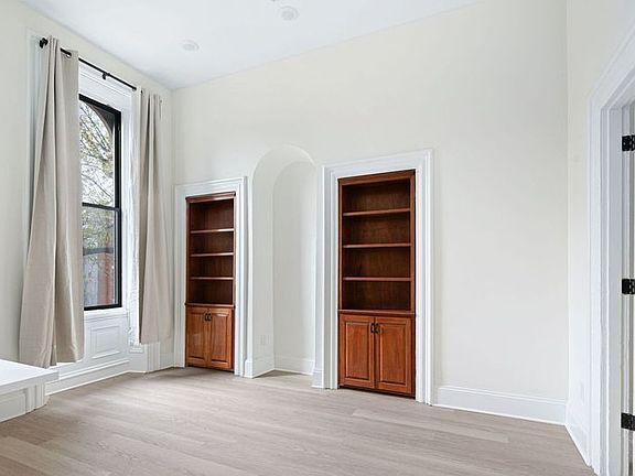 4th image of 1913 Wallace St #8