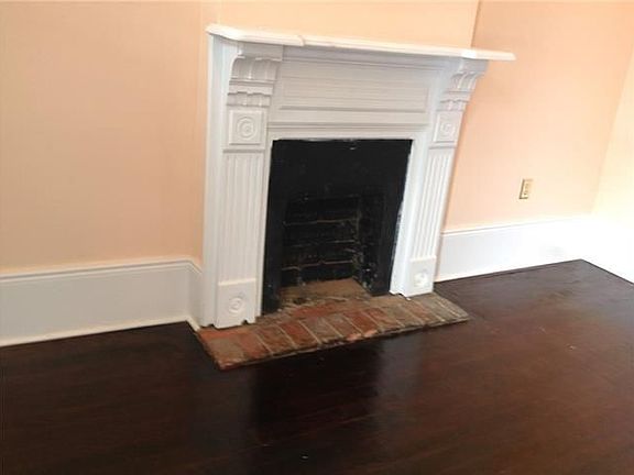 4th image of 827 Saint Peter St