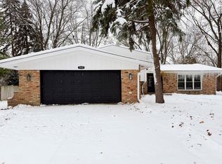 28W555 Leverenz Rd, Naperville, IL 60564