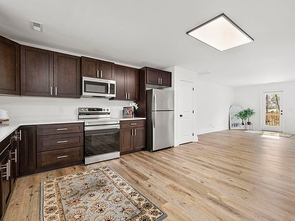 2nd image of 7 Robin Hood Rd