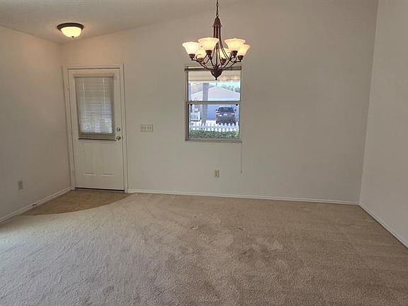 5th image of 1009 Ridgeville Rd